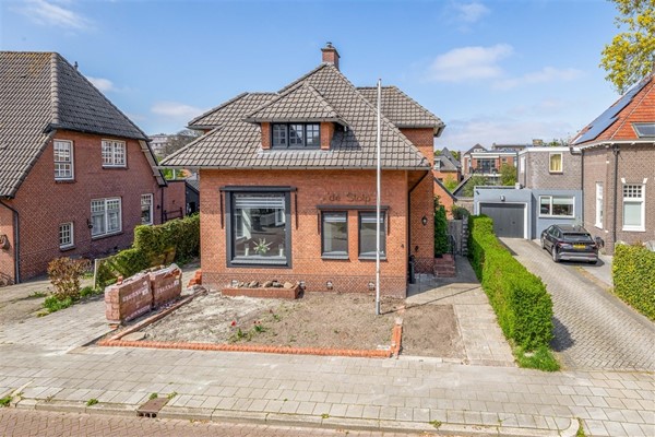 Te koop: Stadsvilla in centrum met eigen oprit, garage, werkkamer beneden en energielabel C !